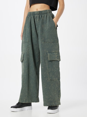 WEEKDAY Cargo Pants in Blue: front