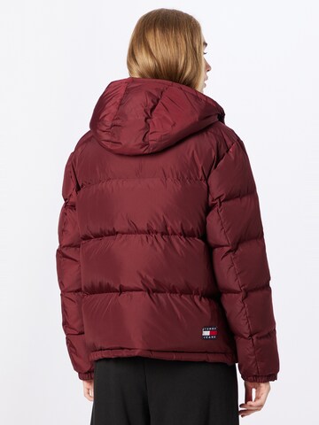 Tommy Jeans Kurtka zimowa 'ALASKA' w kolorze czerwony