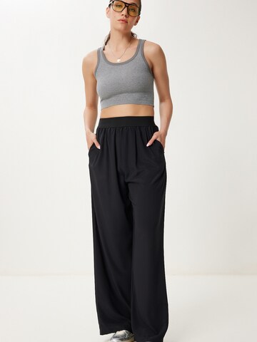 Happiness İstanbul Wide Leg Housut värissä musta