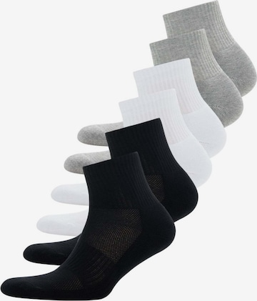 WESTMARK LONDON Socks in Grey: front