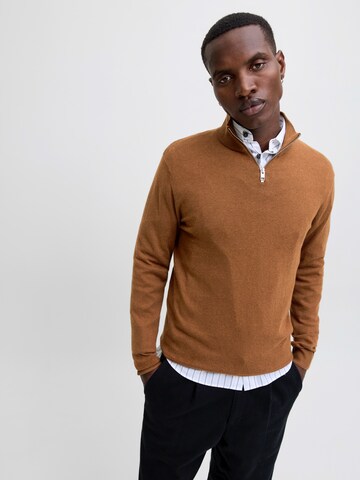 JACK & JONES Свитер 'JJEEmil' в Коричневый