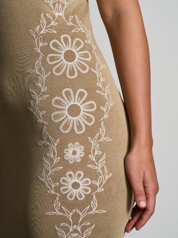 florence by mills exclusive for ABOUT YOU Трикотажное платье 'Lemon Verbena' в Коричневый