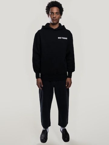 MAD TIGERS Sweatshirt 'Creative Studios' in Zwart