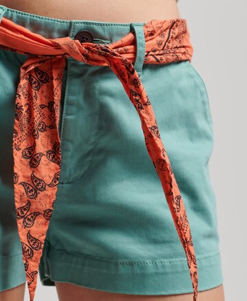 Superdry Regular Chino in Groen