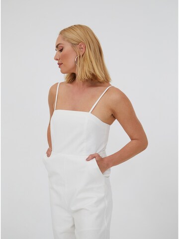 Tuta jumpsuit 'Lea' di ABOUT YOU x Iconic by Tatiana Kucharova in bianco