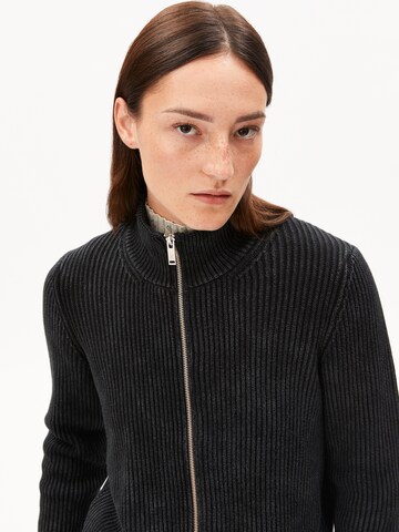 ARMEDANGELS Strickjacke REBECCAA GMT DYE (GOTS) in Schwarz
