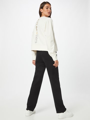 BOSS - Sweatshirt 'Elia' em branco