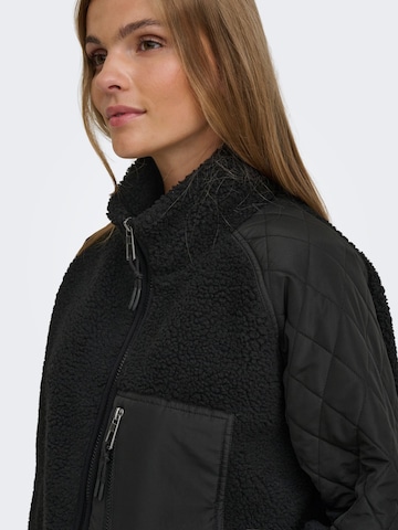 Only Maternity Fleecejacke 'OLMOHIO' in Schwarz