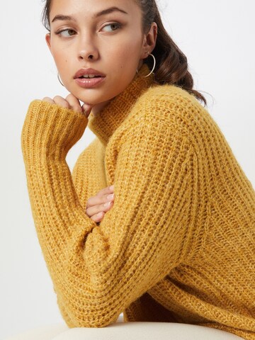 VERO MODA Sweater 'Daisy' in Yellow