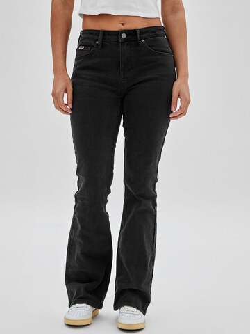 GUESS Boot cut Jeans in Black: front