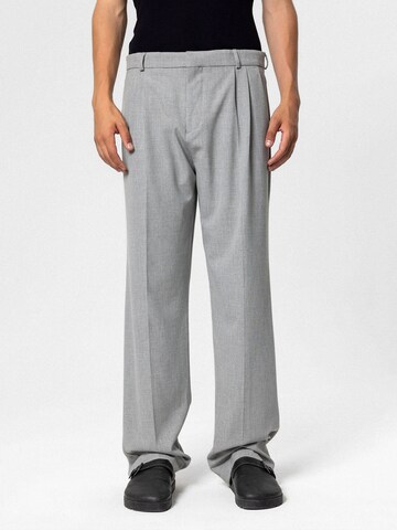Wide leg Pantaloni con piega frontale 'Wisteria' di VAMOS CLO in grigio: frontale