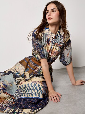 Apricot Patchwork Print Midi Dress ' ' in Blau