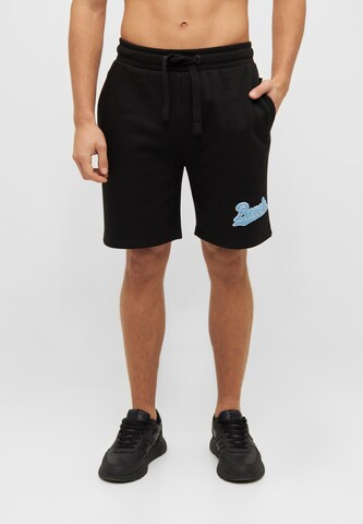 BENCH Regular Pants in Black: front