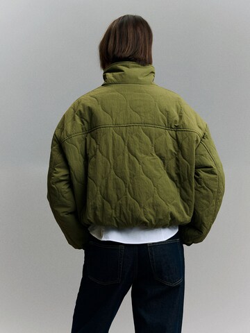 Veste mi-saison Bershka en vert