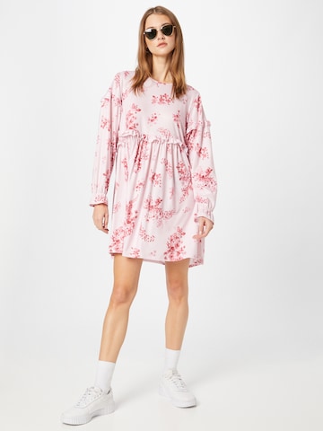 Robe In The Style en rose