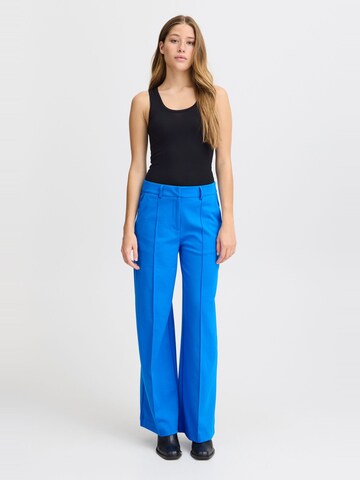 Wide leg Pantaloni con piega frontale ' Kate ' di ICHI in blu