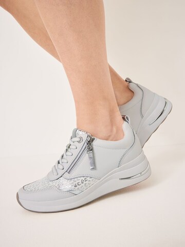 Baskets basses Tamaris en blanc
