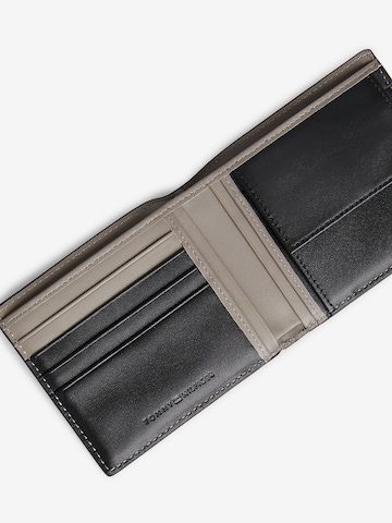 TOMMY HILFIGER Wallet in Black