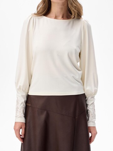 Blue Shadow Bluse‌‌‌‌‌‌‌‌‌‌ in Beige