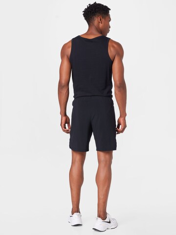 NIKE Regular Sportshorts in Schwarz