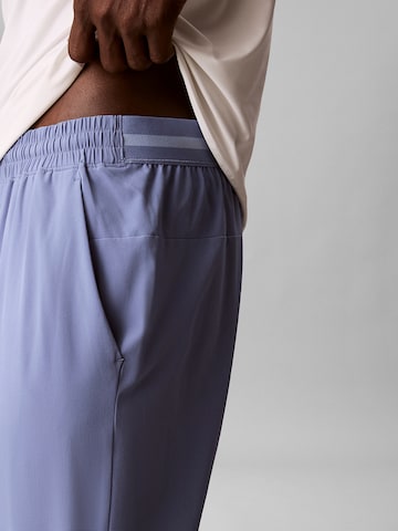 Calvin Klein Tapered Hose in Blau