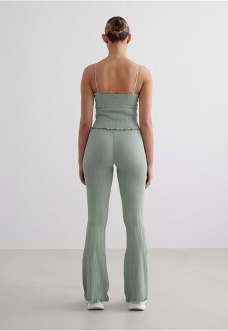 Flared Pantaloni di Aim'n in verde