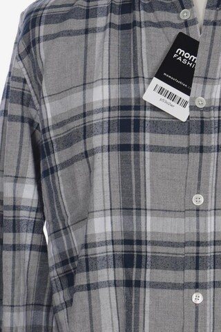 Closed Button Up Shirt in L in Grey