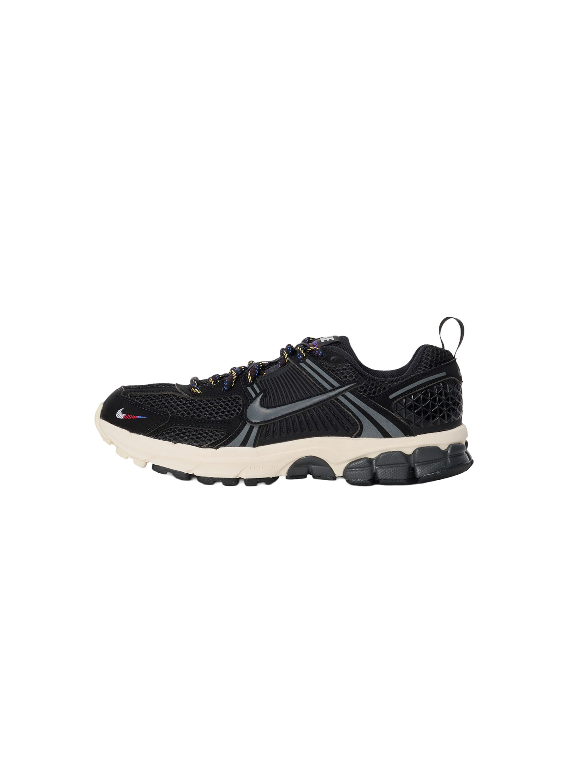 Nike Sportswear Sneaker 'VOMERO' i svart: framsida