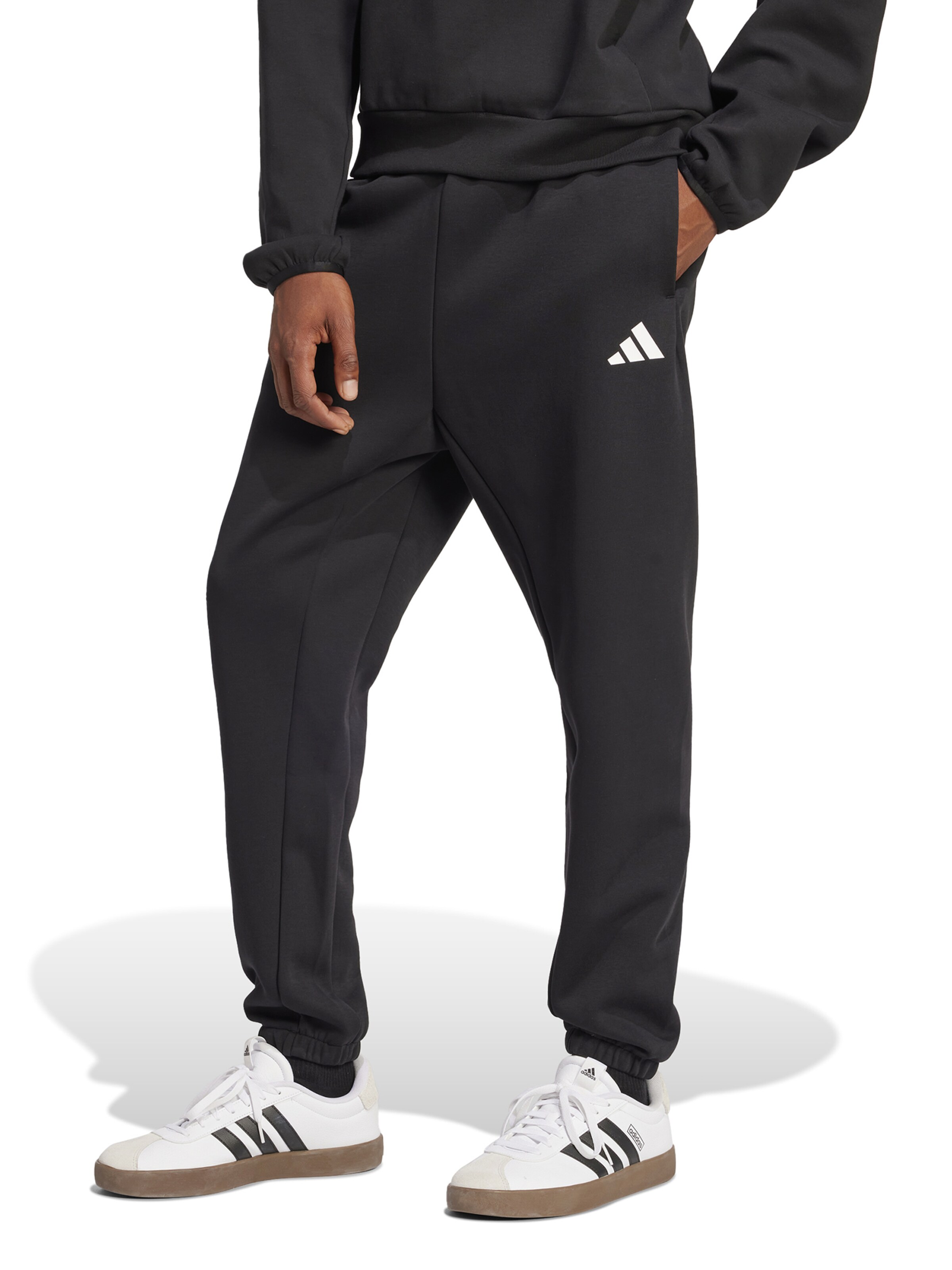 Tapered Pantaloni sport de la ADIDAS SPORTSWEAR pe negru: față