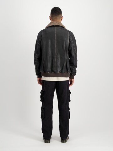 ALPHA INDUSTRIES Демисезонная куртка в Коричневый