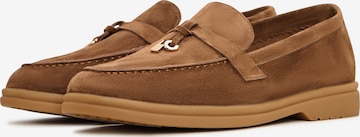 Chaussure basse CESARE GASPARI en marron : devant