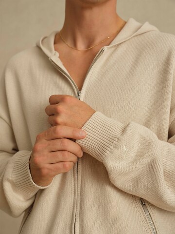 DAN FOX APPAREL Вязаная кофта 'Frederik' в Бежевый