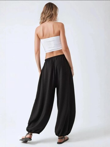 Hiccup Loosefit Hose in Schwarz