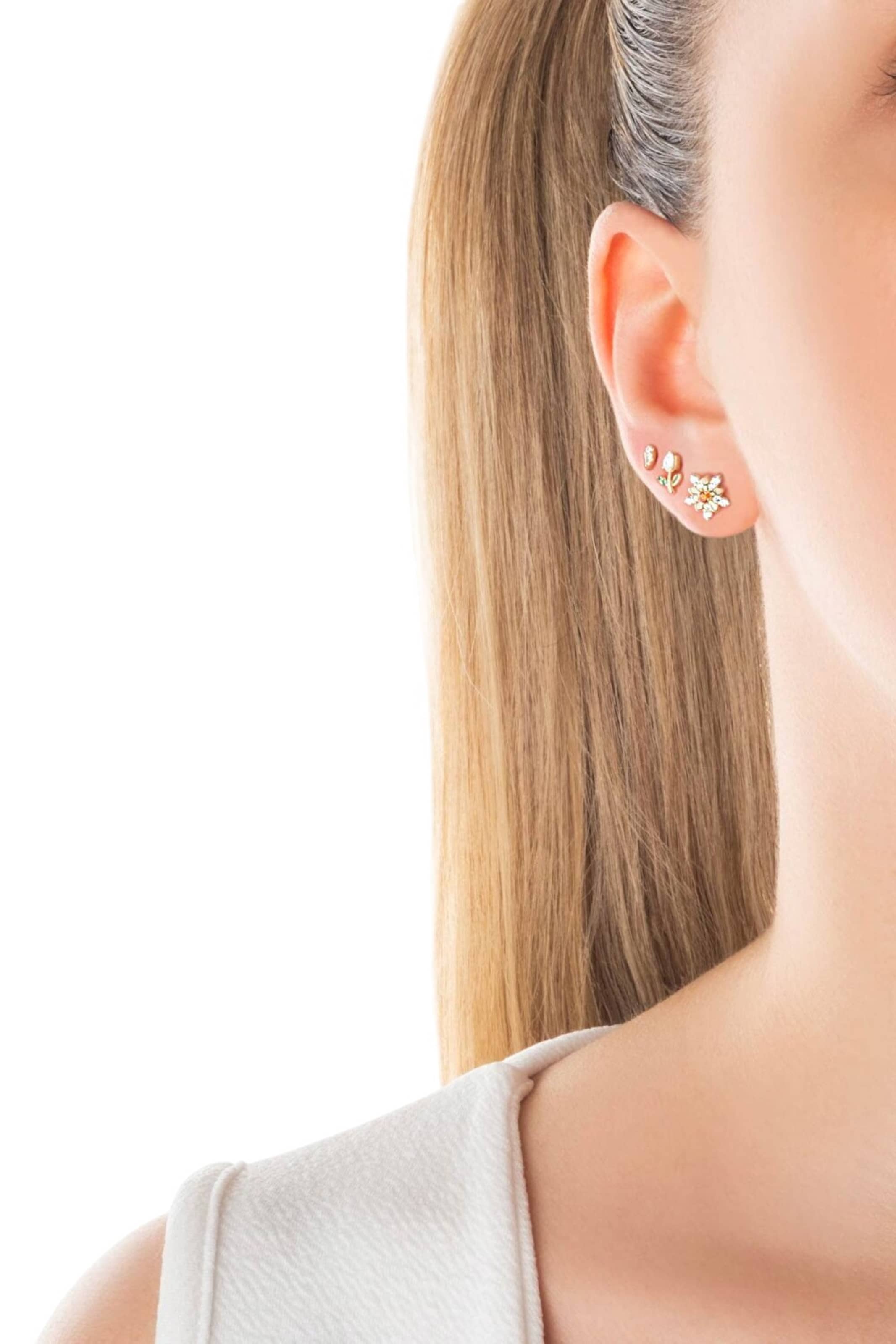 So Chic Earrings in Gold: front