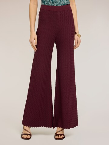 MOTIVI Flared Broek in Rood: voorkant