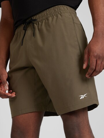 Reebok - regular Pantalón deportivo en verde