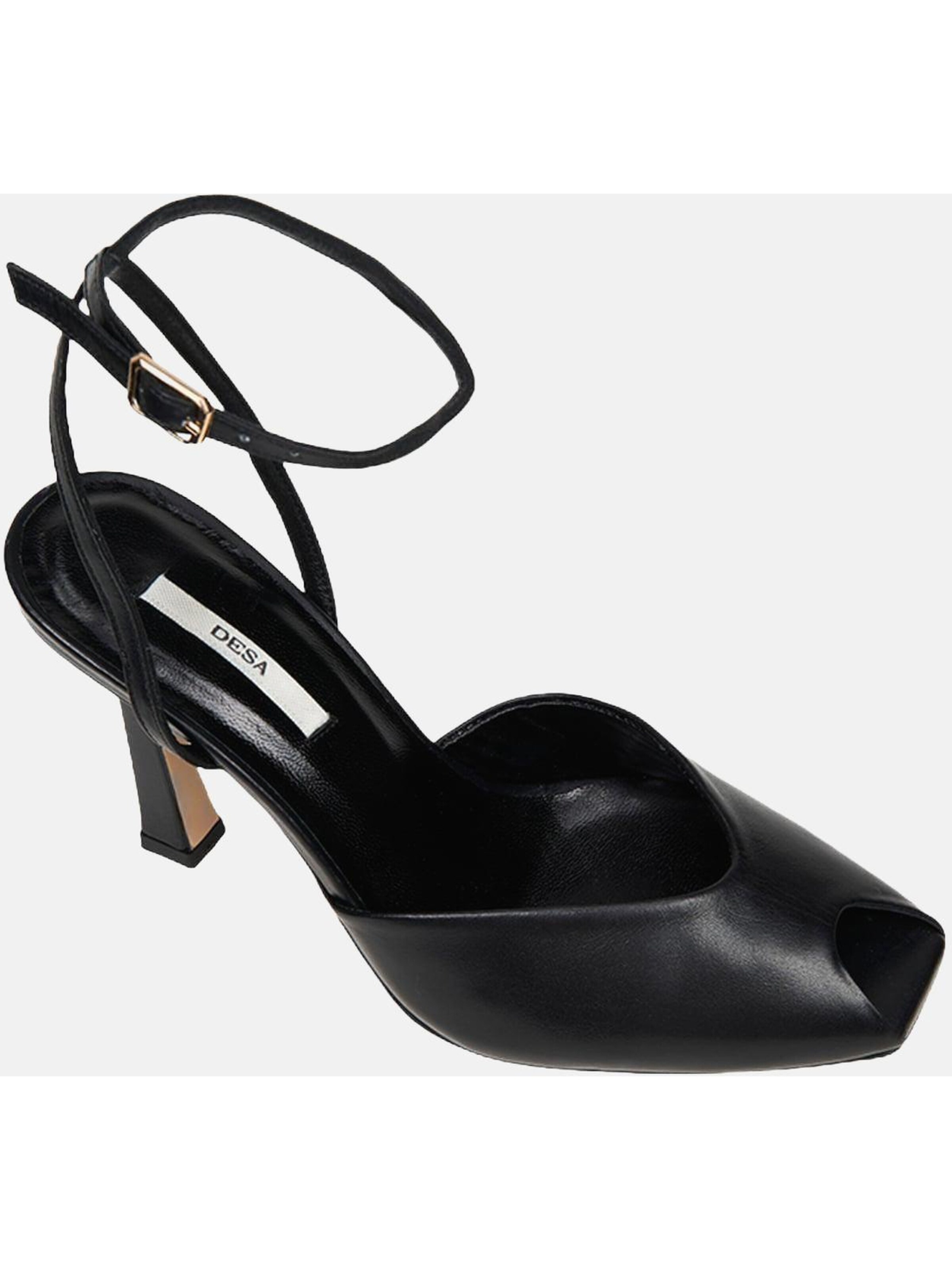 Desa Pumps in Black