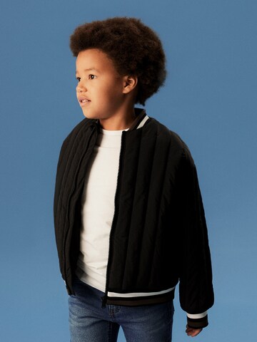 NAME IT Φθινοπωρινό και ανοιξιάτικο μπουφάν 'NKMMELODY' σε μαύρο: μπροστά