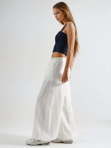 Busem - Perna larga Calças em branco