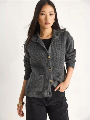 Cardigan Bianco Lucci en gris