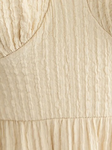 Abito di Hiccup in beige