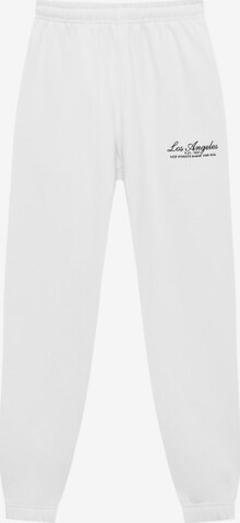 Regular Pantaloni de la Pull&Bear pe alb: față