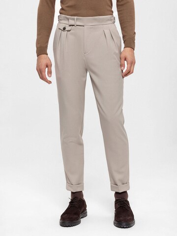 Antioch Tapered Bundfaltenhose in Beige: predná strana