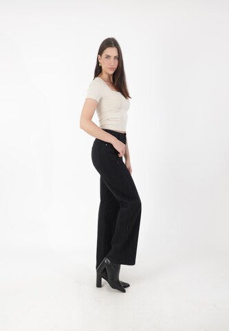 Elara Flared Jeans in Zwart