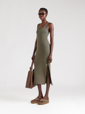 Robes en maille & Other Stories en gris