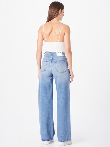 NEON & NYLON Wide leg Jeans i blå