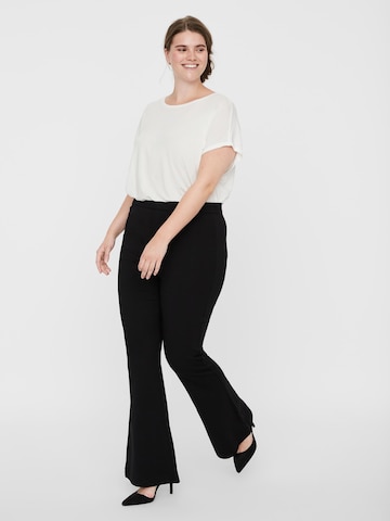 Vero Moda Curve - Acampanado Pantalón 'Kamma' en negro