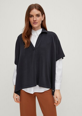 COMMA Cape in Black: front