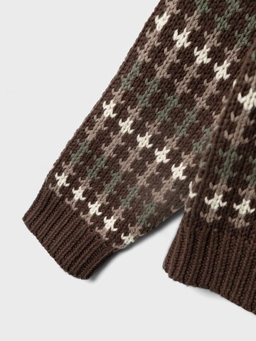 NAME IT Pullover in Braun