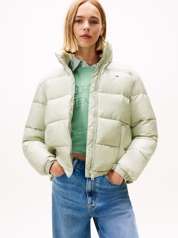 Tommy Jeans Φθινοπωρινό και ανοιξιάτικο μπουφάν 'ESS' σε πράσινο: μπροστά